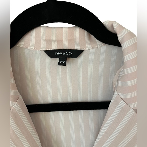 COPY - RW&CO Short Sleeve Button Up Blouse, Size Medium - Picture 4 of 4